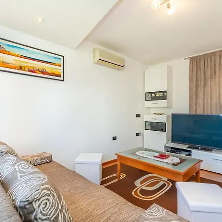 Ada Near The Sea ゲストハウス ポレッチ