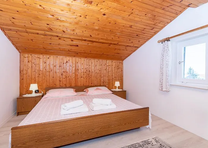 Ada Near The Sea Гостьовий будинок Пореч