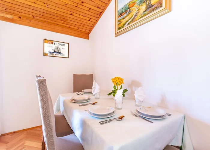 Ada Near The Sea Гостьовий будинок