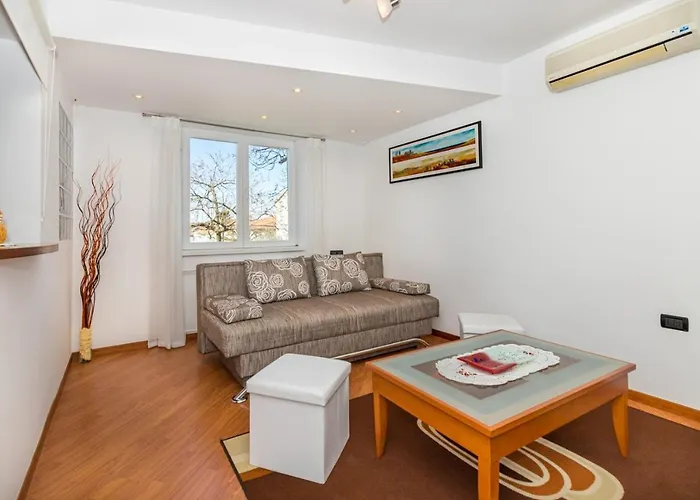 Ada Near The Sea Гостьовий будинок 3*