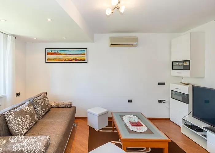 Ada Near The Sea Гостьовий будинок 3*